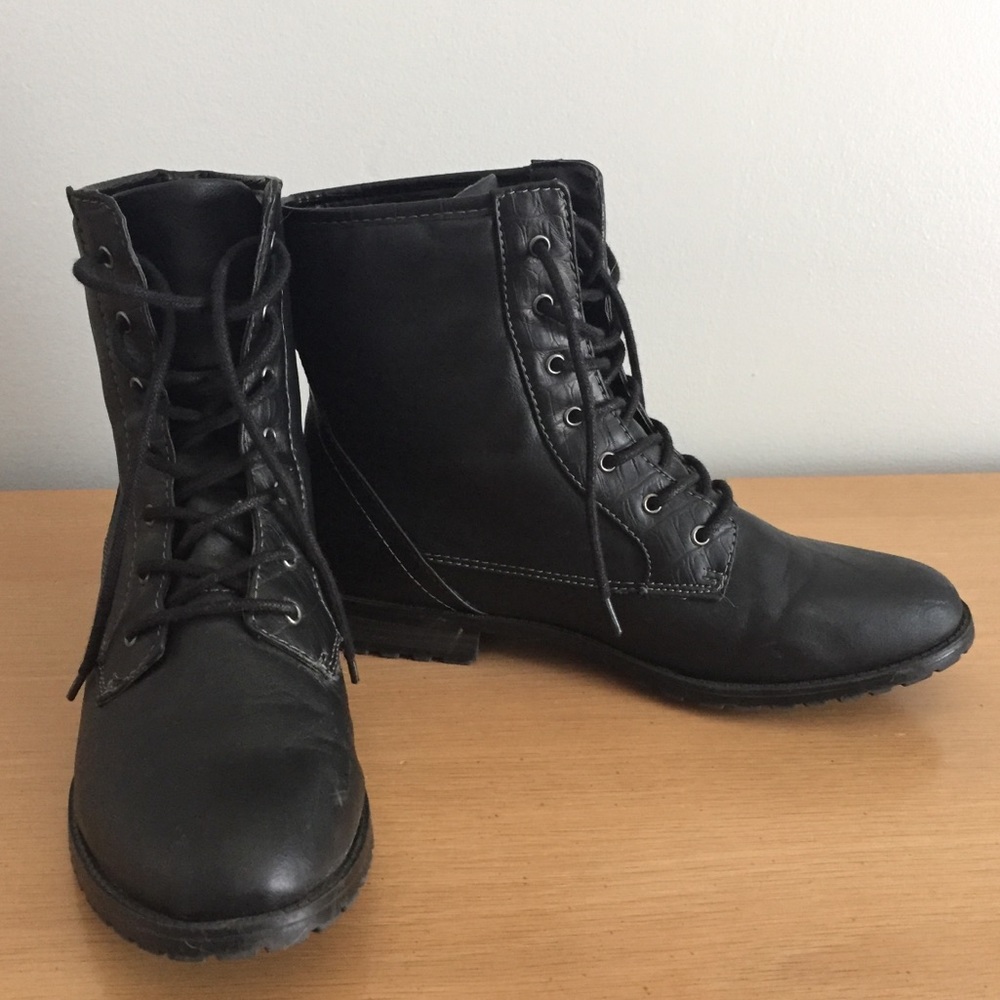 Black Sporto Combat Boots!!